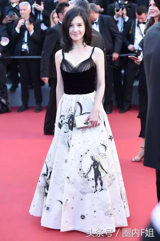 穿*旗国**,扮鸡精,没有范冰冰镇场的戛纳红毯今年来了多少妖魔鬼怪