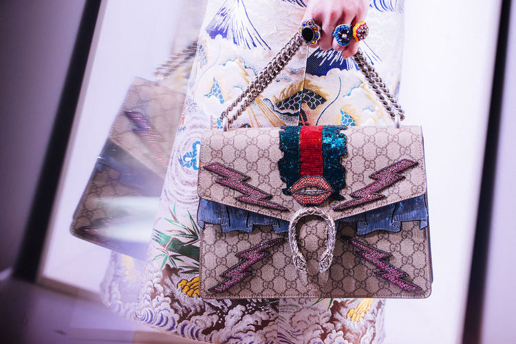 gucci比较火的衣服,gucci又开始出爆款了