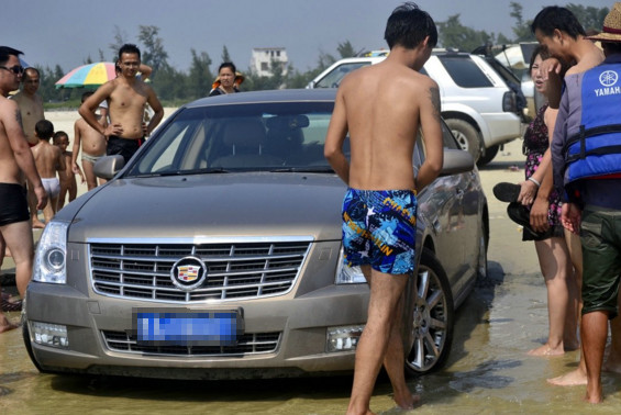 300多万宾利能跑过r8吗,宾利300万