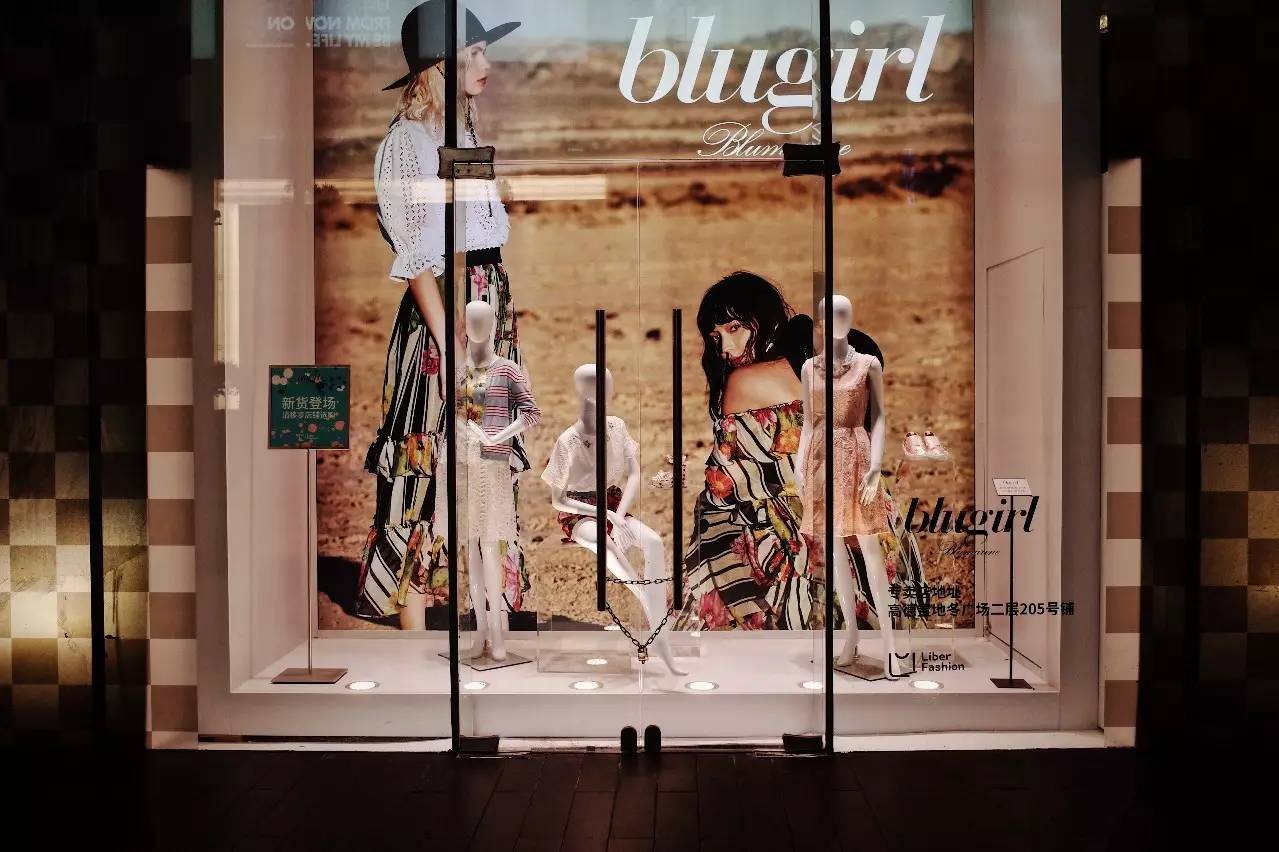 小服装店服装陈列的技巧,服装店铺陈列摆设技巧