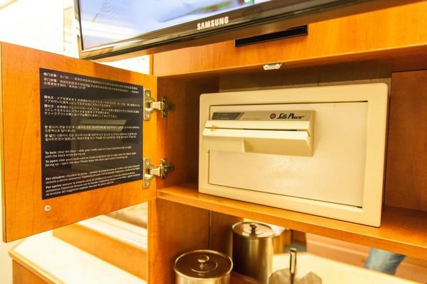 坐着豪华游轮,坐着邮轮看世界