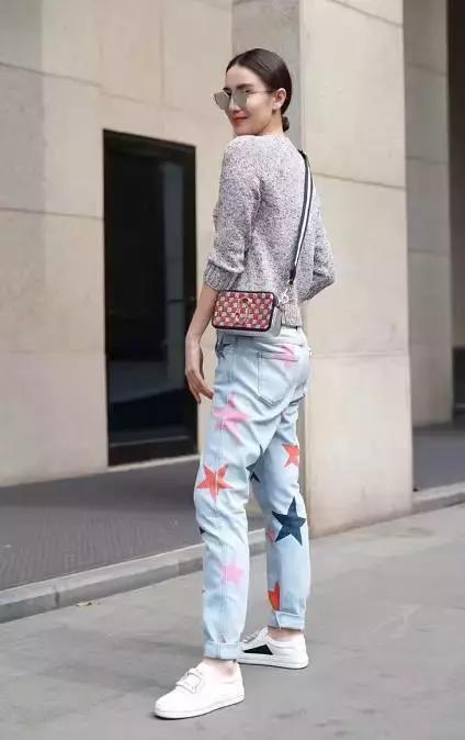 女明星把它宠上了天，一年四季走哪儿带它！