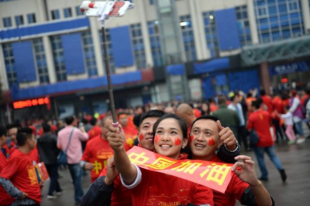 足球圣朱雀,圣朱雀与足球队