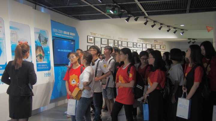 鑻忓畞鎬婚儴澶фゼ,闇囨捈鐩村嚮