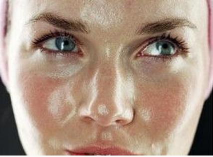 t区毛孔粗大如何处理有黑头,黑头毛孔粗大出油皮肤科解决方法