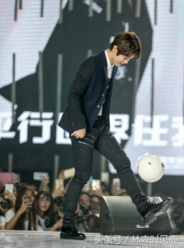 鹿晗足球小子照片,足球小将鹿晗