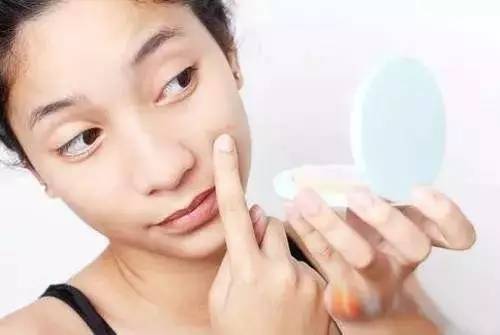 粉刺大量爆发如何改善,粉刺每隔几天爆发