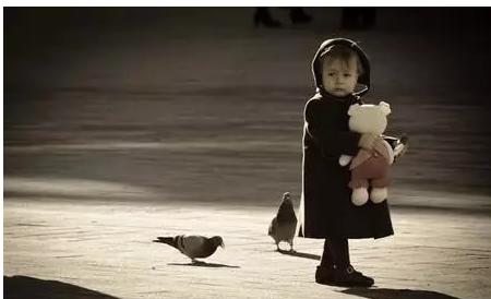 胆子太小怕黑怕鬼是什么心理疾病,怕鬼怕黑是什么心理