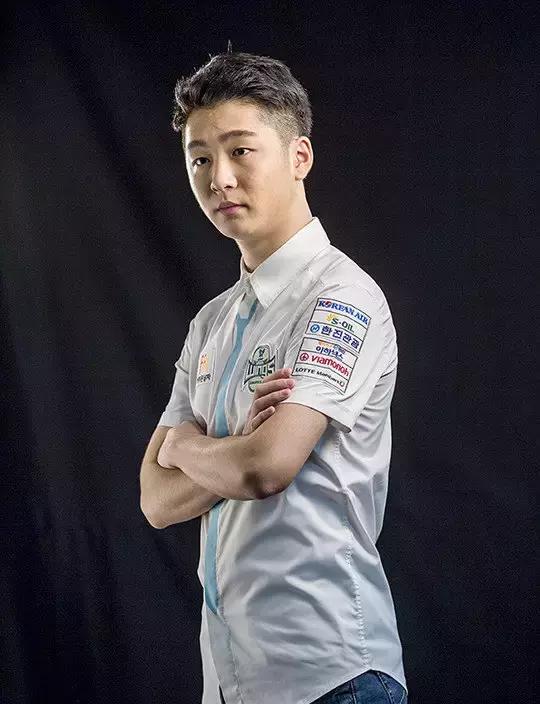 韩国版棒球服街拍,韩国lck夏季赛