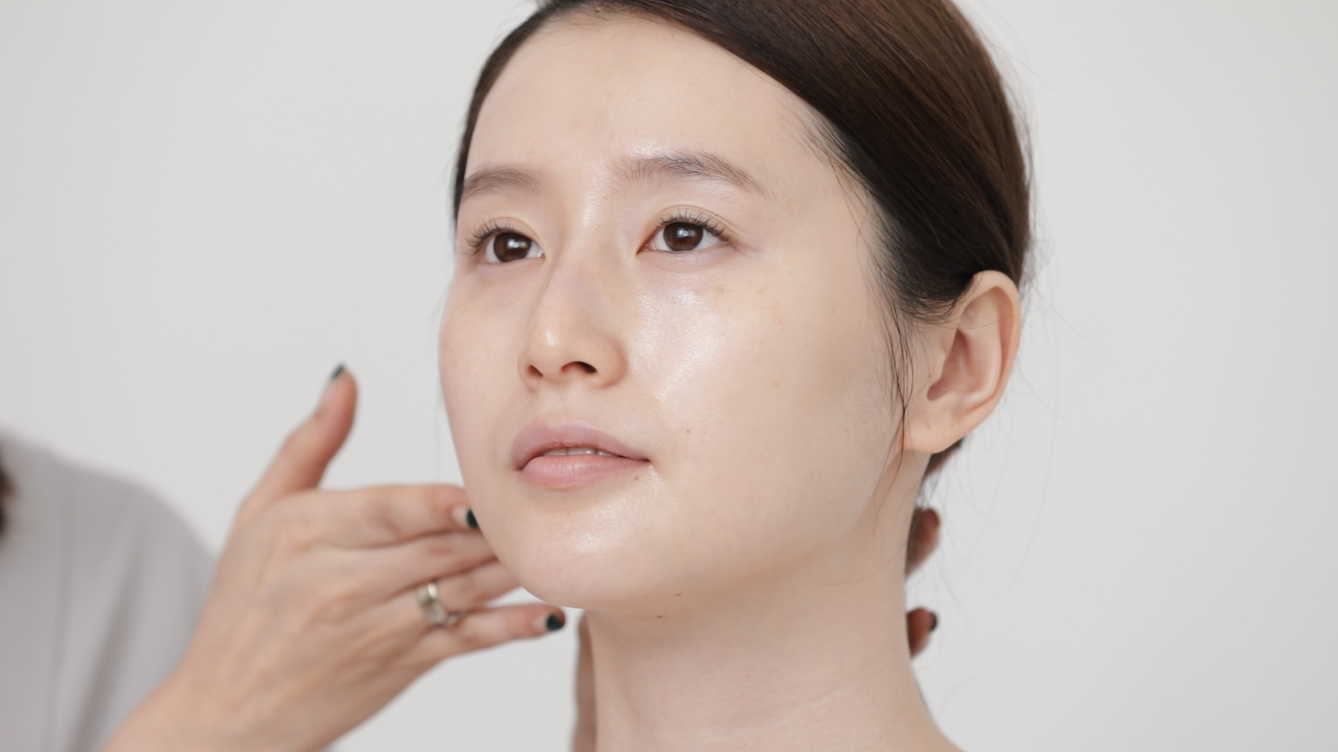 夏天化妆出汗脱妆怎么办,夏天一化妆就出汗怎么办