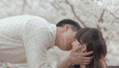 把《权利的游戏》拉下神坛的，还有这部韩版的枪炮与玫瑰...