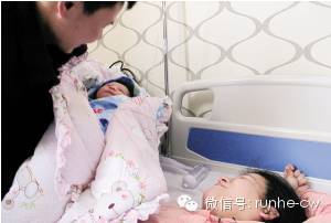 胎儿命悬一线医生托举24分钟救命,孕26周胎儿抢救