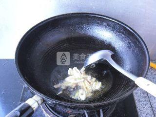 炒菜时关火放味精做法,味精和鸡精放进去多长时间关火