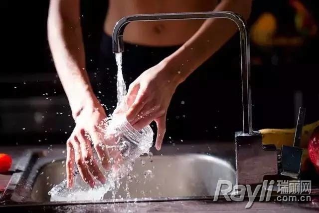 缁村瘑澶╀娇鍑壒,缁寸澶╀娇