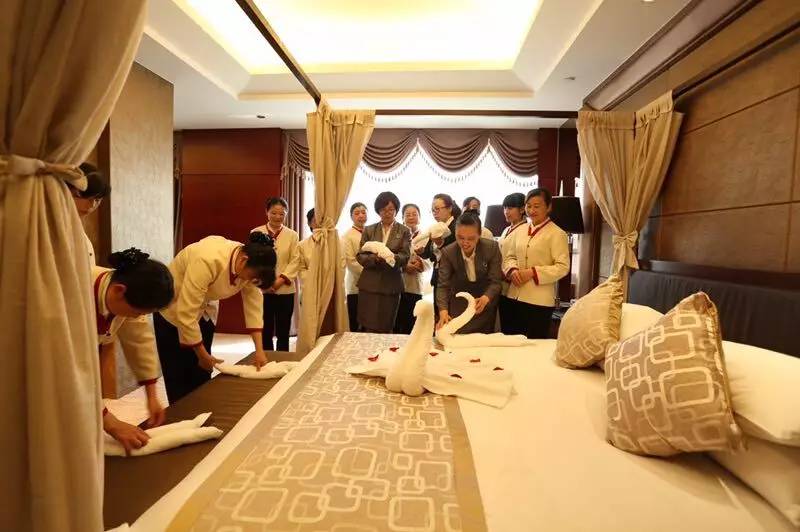 「荆州窗口行业“最美笑脸”展示（44）」金凤皇冠大酒店楼层服务班组：让每位客人宾至如归