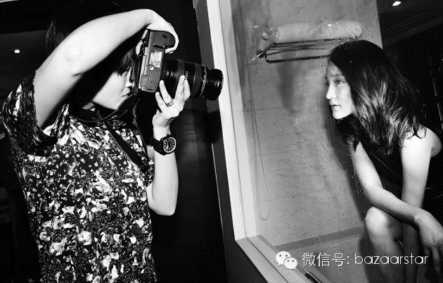 影后JulianMoore没有大牌架子，帅气的李宇春居然有点儿萌！「八九不离时髦」