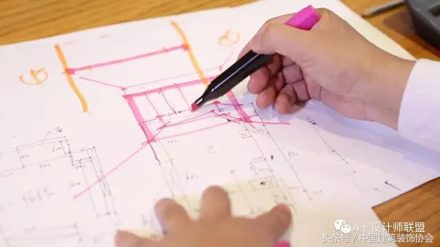 王铁给雷锋“的哥”换了新家还替他解决了儿子的婚姻大事