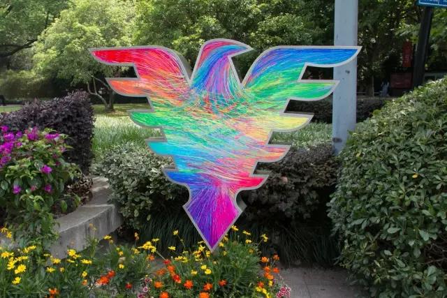 帝国大厦、堪培拉电讯塔、广州塔、杭州东站，浙大用这种方式庆生