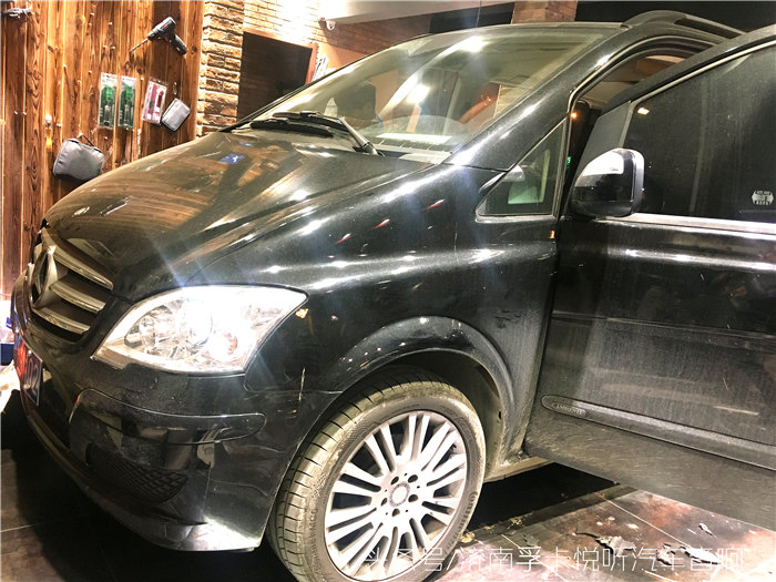 奔驰唯雅诺商务车座椅改装,奔驰移动总裁办公室