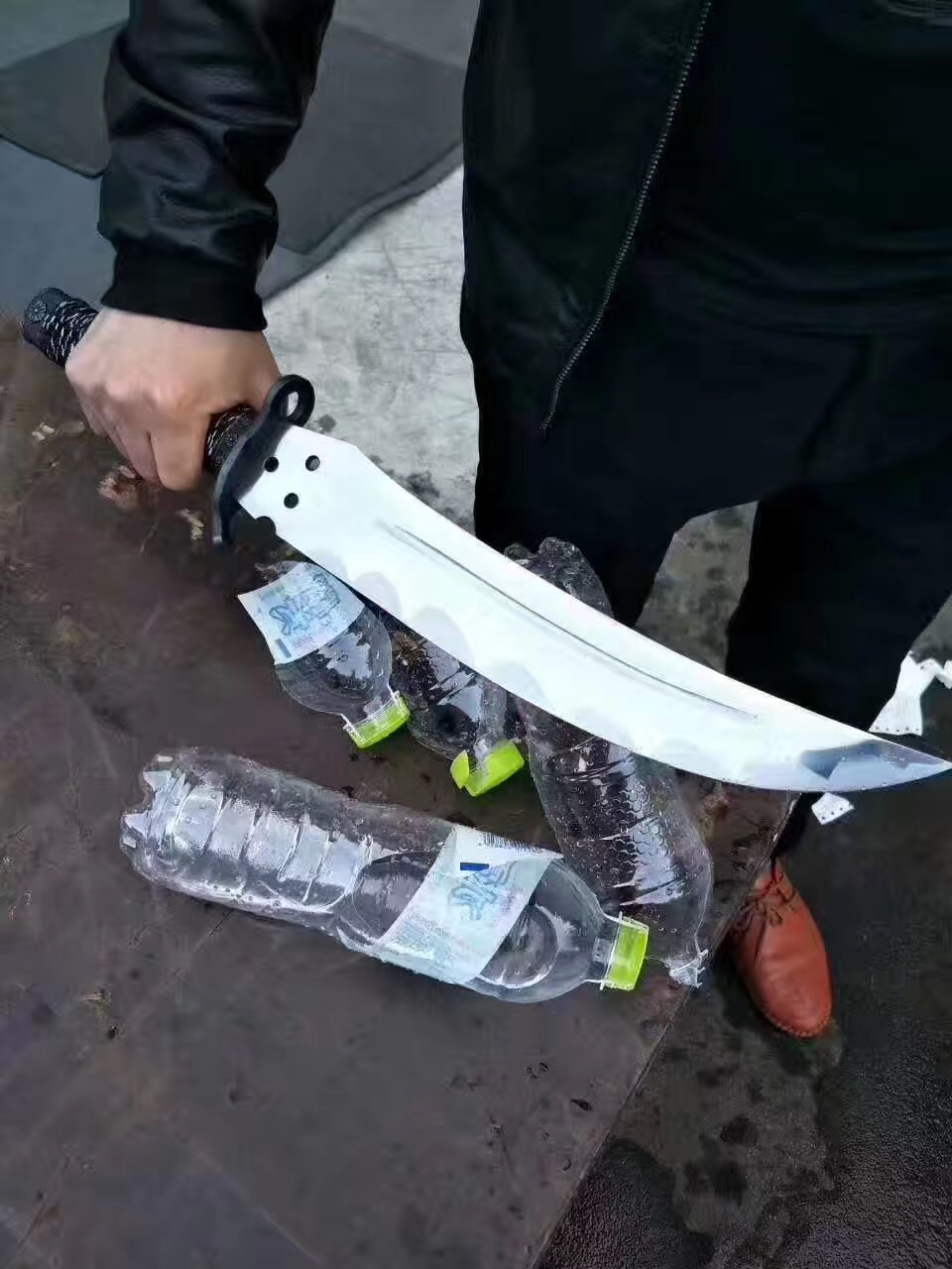 三孔劈云流光星陨刀高锰钢硬度杠杠的