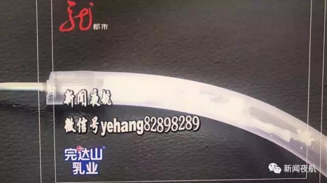 女孩把糖果塞鼻孔妈妈生气哭了,小孩把糖豆塞到鼻孔里