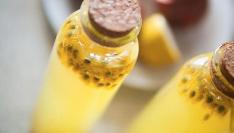 秋天的第一杯纯天然蜂蜜百香果茶,夏日饮品蜂蜜百香果茶