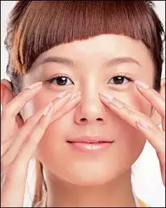 探讨一下眼霜到底有没有必要涂呢,你的眼霜用对了吗眼部护理