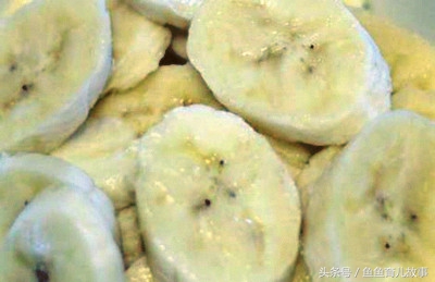 宝宝拉出红色的虫,宝宝拉出来有黑色虫子