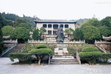 屈原为何要投汨罗江自杀？