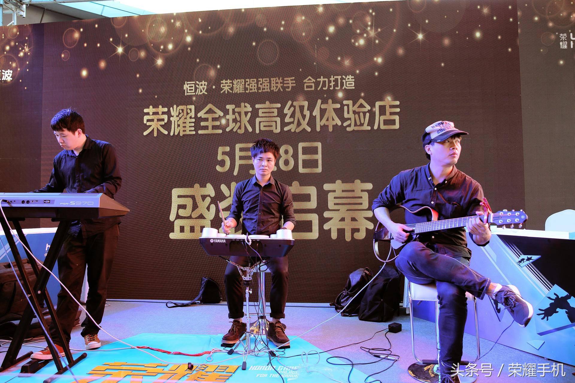 荣耀全国五家体验店,荣耀授权体验店盛大开业图片