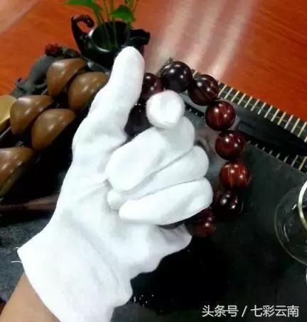 男人戴手串好还是戴手镯好,女人戴手镯好看还是戴手串好看