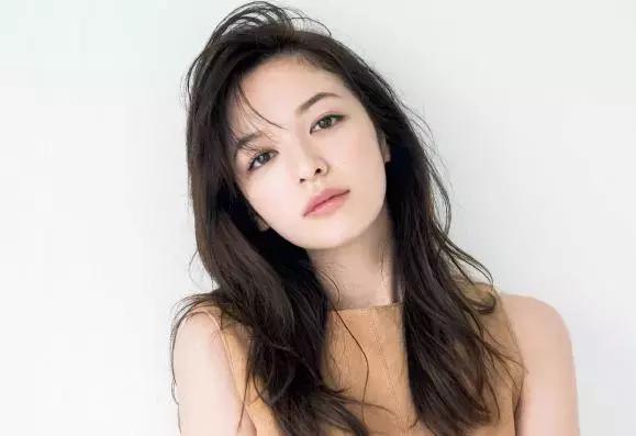 怎么才能让短刘海整齐起来,刘海特别短怎么拯救短发