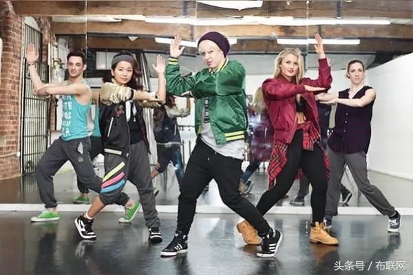 嘻哈服饰的风格特点,嘻哈风格的服饰