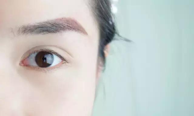 奥黛丽赫本妆教程,如何化妆赫本妆