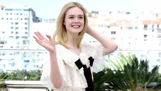 19岁爆红好莱坞女星,好莱坞巨星戛纳电影节红毯