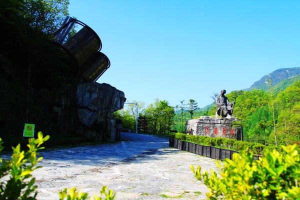 神农架有几个洞,神农架有一个神秘的深谷