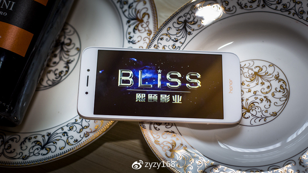 荣耀畅玩716g多少钱,1099元荣耀畅玩30plus