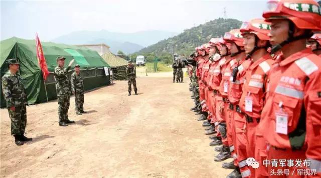 戈壁足球、火线飙车、特殊“彩蛋”快看，部队发生的这些事儿