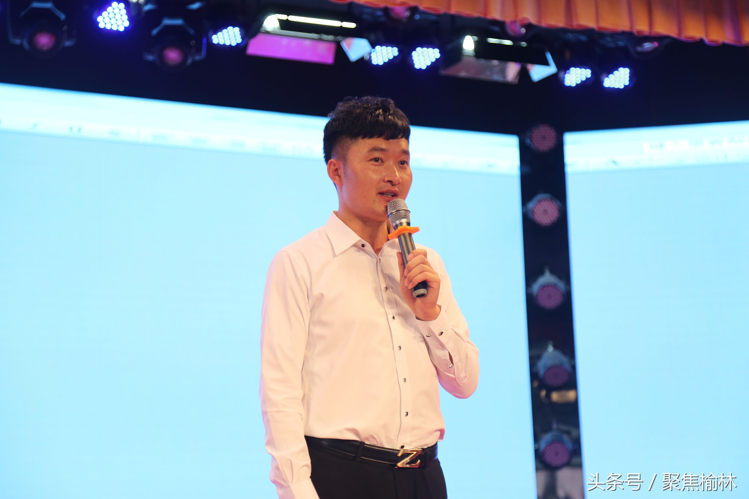 “民歌进校园”米高杨陕北民歌专题鉴赏会在市第二中学举行