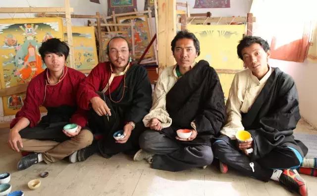 瓦寨村日扎仓：一个唐卡世家的传承