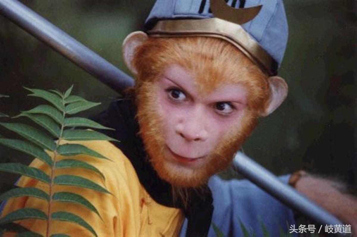 小伙*裤内**裆部总会破个洞,猴哥为放尾巴,他的原因尴尬啦