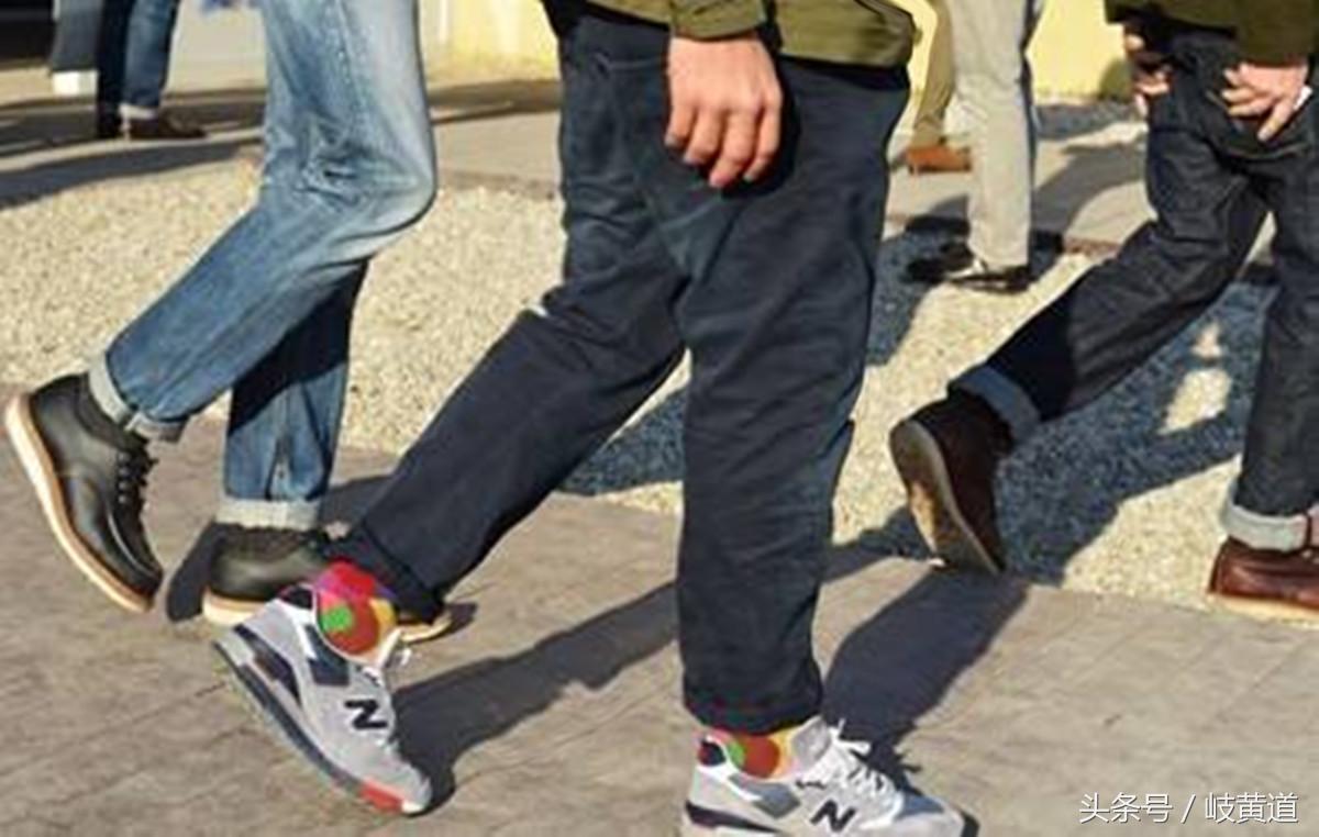 小伙*裤内**裆部总会破个洞,猴哥为放尾巴,他的原因尴尬啦