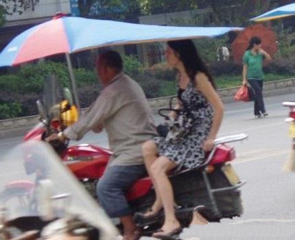 摩的被砸后续,摩的拉客被滴滴抢走