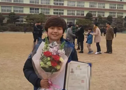 别人上节目成童星，他却混成表情包，火爆多年竟长残这样！