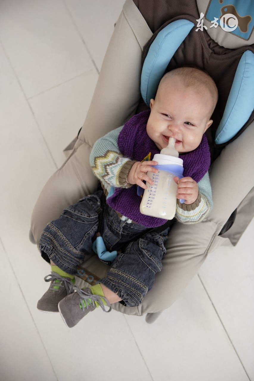 一岁宝宝出现贫血症状食补还是药补？