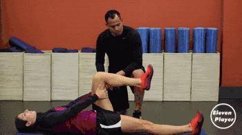 足球训练后拉伸放松,足球动态拉伸八个动作名称