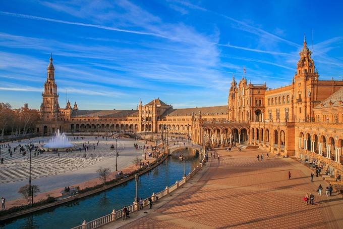 去西班牙，你想看被万达吞下去的大楼还是吐出来的大楼？