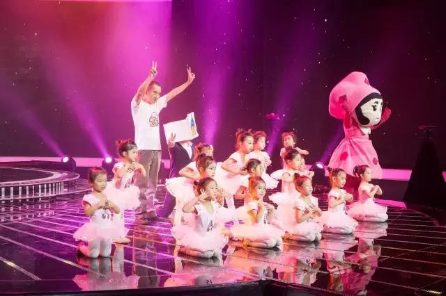 给孩子的世界最好的礼物,其实给孩子们最好的礼物是陪伴