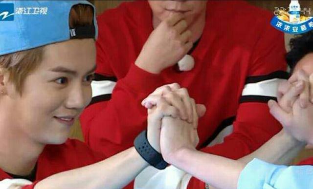 鹿晗迪丽热巴陆地夫妇甜美剪辑,鹿晗热巴对视的插曲