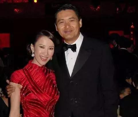 连贝克汉姆都为她牵马？最具国际范儿的超豪华朋友圈套餐曝光！